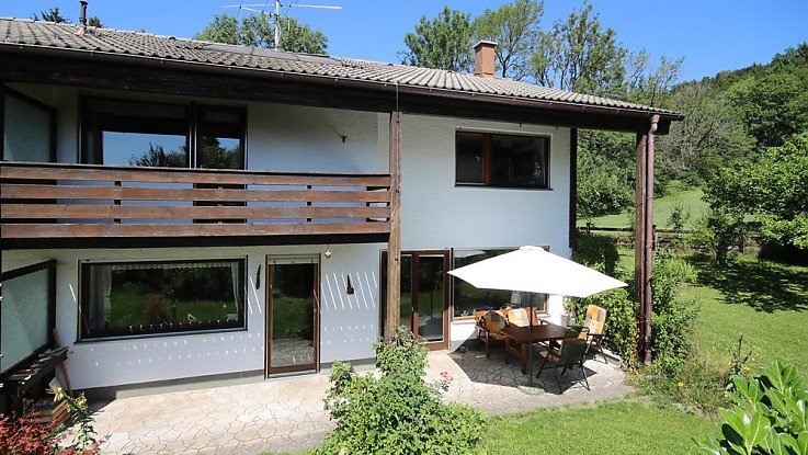 Foto Diese Doppelhaush�lfte in Haldenwang bietet Ihnen Idylle pur! Ein gro�er Garten und ein sehr sch�ner Blick �ber Wiesen und W�lder wird Sie begeistern.<br>