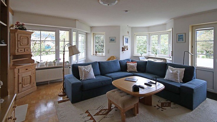 Foto Diese 4-Zimmer-Erdgeschosswohnung wird voll m�bliert verkauft und kann sowohl selbstgenutzt, als auch vermietet werden. Au�ergew�hnlich ist hier die erlaubte gewerbliche Nutzung als Ferienwohnung f�r Urlaubsg�ste.<br>