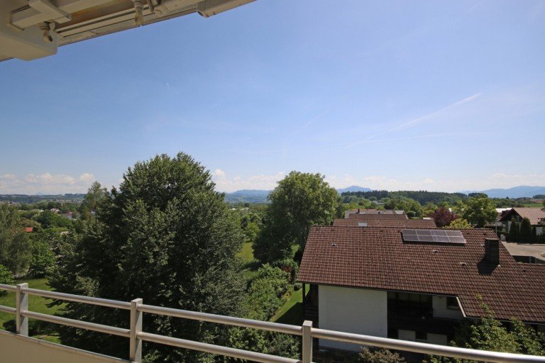 Traumhafter Bergblick Kempten Dachgeschosswohnung Premiumwohnen mit Aufzug, TG-Stellplatz und phantastischem Alpenpanorama
