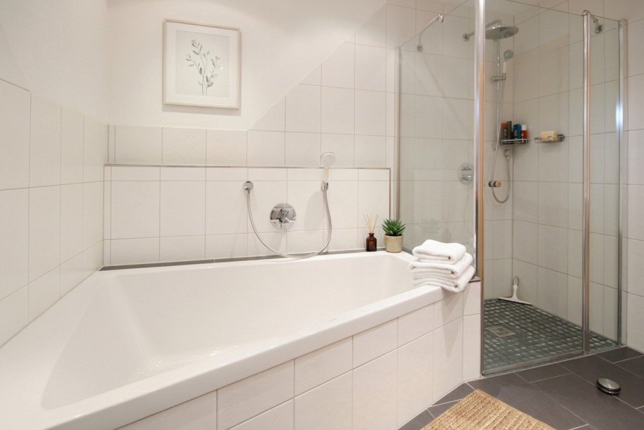 Wanne und Dusche Etagenwohnung Oy-Mittelberg / Haslach