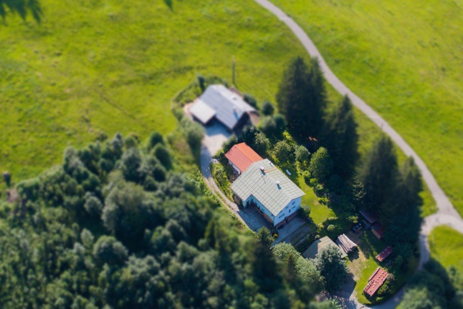 Luftaufnahme von Osten Einfamilienhaus Blaichach / Gunzesrieder S�ge