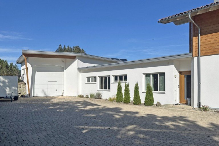 Zufahrt Hochregallager Sulzberg / Moosbach Halle / Lager / Produktion Lagerfl�chen in unterschiedlichen Gr��en - inklusive Hochregallager - beheizt - Nur zu Mieten!