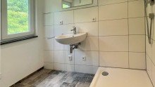 Tageslichtbad VERKAUFT: Licht - Raum - Zuhause. Neu errichtete 2-Zi.-DG-Wohnung mit moderner Ausstattung