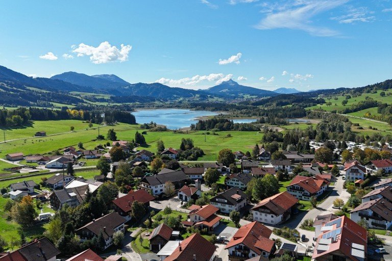 Haslach am Gr�ntensee Oy-Mittelberg / Haslach Etagenwohnung Gro�z�gige Etagenwohnung in idyllischer Umgebung mit Bergblick