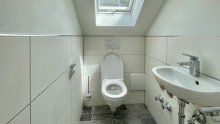 G�ste-WC VERKAUFT: Licht - Raum - Zuhause. Neu errichtete 2-Zi.-DG-Wohnung mit moderner Ausstattung