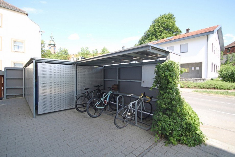 M�lltonnen und Fahrr�der Etagenwohnung Kempten / Lenzfried