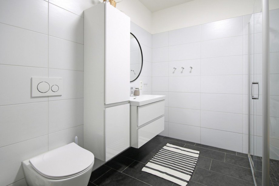 Bad mit Waschtisch und WC Etagenwohnung Kempten / Lenzfried